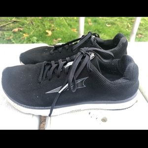 Altra Escalante Women's Size 9.5 (Euro 41)